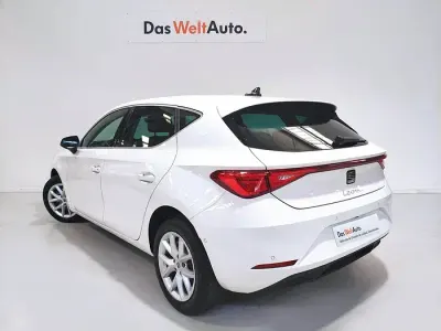 Usado Seat Leon Style 116 CV (85 kW) 2025 Blanco Berlina