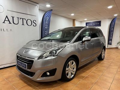 Usado Peugeot 5008 Allure 120 CV (88 kW) 2015 Gris / plata Monovolumen