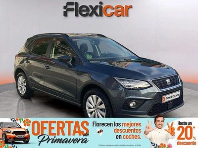 Usado Seat Arona Ecomotive 95 CV (69 kW) 2019 Gris / plata SUV