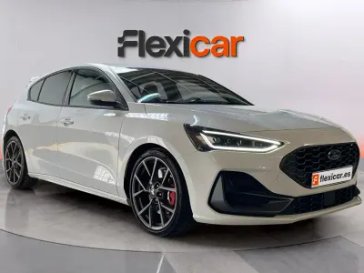 Używany Ford Focus ST 280 KM (205 kW) 2025 Biały Hatchback