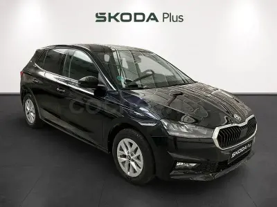 Usado Skoda Fabia Selection 95 CV (69 kW) 2025 Negro Utilitario