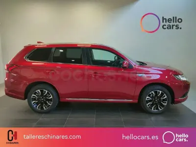 Usado Mitsubishi Outlander P-HEV 203 CV (149 kW) 2016 Rojo SUV