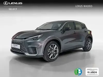 Usado Lexus LBX 136 CV (100 kW) 2025 Gris / plata SUV