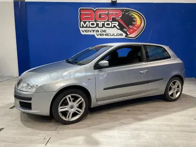 Usado Fiat Stilo Dynamic 120 CV (88 kW) 2006 Gris / plata Berlina