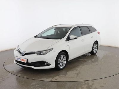 Usado Toyota Auris Touring Sports Active 136 CV (100 kW) 2016 Blanco Familiar