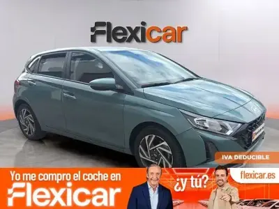 Usado Hyundai i20 100 CV (73 kW) 2024 Verde Utilitario