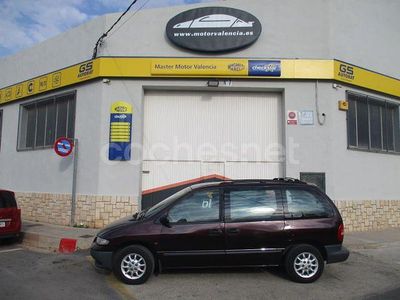 Granate Usado 1998 Chrysler Voyager Monovolumen | 2800 €