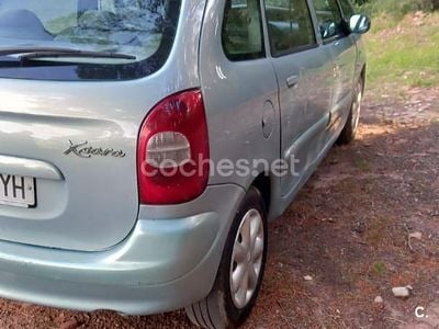 Usado Citroën Xsara Picasso 117 CV (86 kW) 2002 Azul Monovolumen