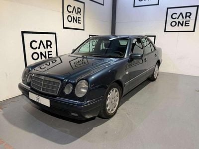 Usado Mercedes E320 Elegance 224 CV (164 kW) 1997 Azul Berlina
