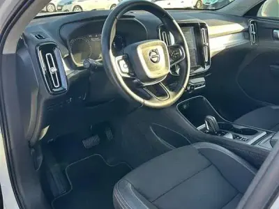 Käytetty Volvo XC40 Business Edition 150 HP (110 kW) 2021 Valkoinen Katumaasturi