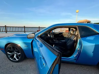 Usado Dodge Challenger 305 CV (224 kW) 2016 Azul Coupe