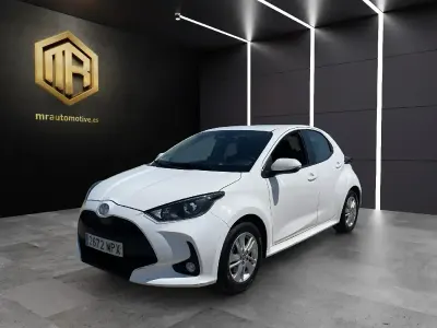 Usado Toyota Yaris Business Edition 115 CV (84 kW) 2024 Blanco Utilitario