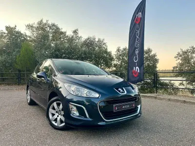 Usado Peugeot 308 Active 120 CV (88 kW) 2013 Gris / plata Berlina