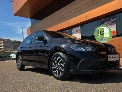 Usado VW Polo Life 95 CV (69 kW) 2022 Negro Utilitario