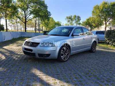 Usado VW Passat Highline 130 CV (95 kW) 2003 Gris / plata Berlina