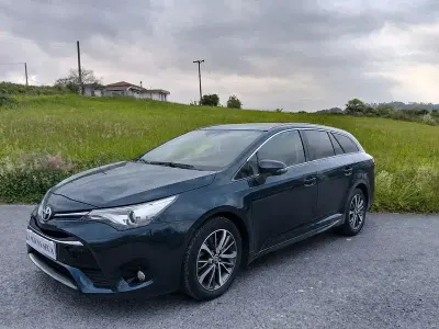 Używany Toyota Avensis Advance 143 KM (105 kW) 2016 Niebieski Kombi