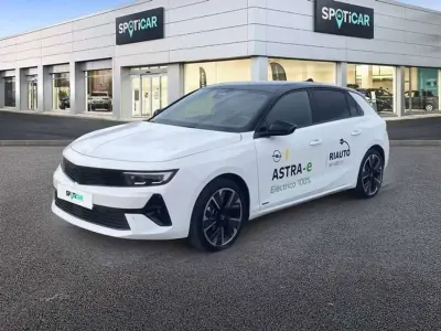 Begagnad Opel Astra 114 kW (156 HK) 2023 Vit Halvkombi