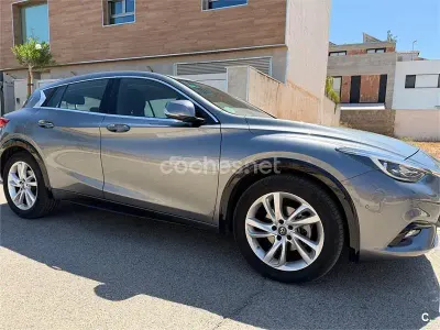 Usado Infiniti Q30 Premium 156 CV (114 kW) 2019 Gris / plata Berlina