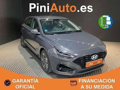 Nuevo Hyundai i30 100 CV (73 kW) 2025 Gris / plata Berlina