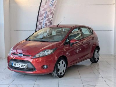 Usado Ford Fiesta Trend 68 CV (50 kW) 2009 Rojo Utilitario
