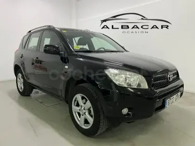 Käytetty Toyota RAV4 Executive 116 HP (85 kW) 2006 Musta Katumaasturi