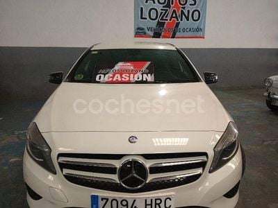 Usado Mercedes A180 Urban 109 CV (80 kW) 2014 Blanco Berlina