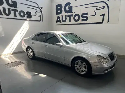 Usado Mercedes E320 Classic 224 CV (164 kW) 2006 Gris / plata Berlina