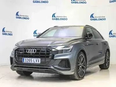 Usado Audi Q8 S-Line 381 CV (280 kW) 2022 Gris / plata SUV