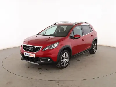 Usado Peugeot 2008 Allure 110 CV (80 kW) 2018 Rojo SUV