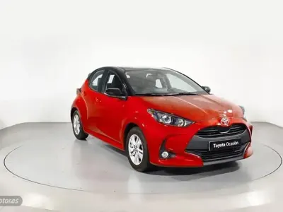 Usado Toyota Yaris Edition 125 CV (91 kW) 2022 Rojo Utilitario