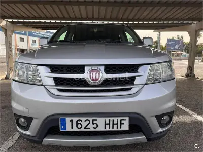 Usado Fiat Freemont Urban 140 CV (102 kW) 2011 Gris / plata SUV