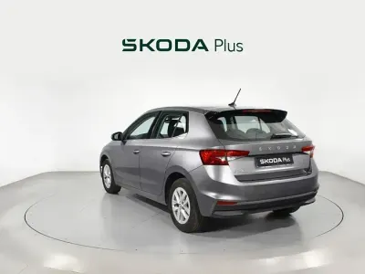 Usado Skoda Fabia Ambition 95 CV (69 kW) 2023 Gris Utilitario