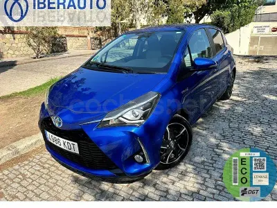 Usado Toyota Yaris Hybrid 100 CV (73 kW) 2017 Azul Berlina