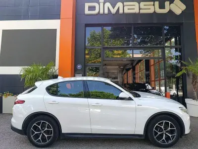 Usado Alfa Romeo Stelvio Sprint 190 CV (139 kW) 2022 Blanco SUV