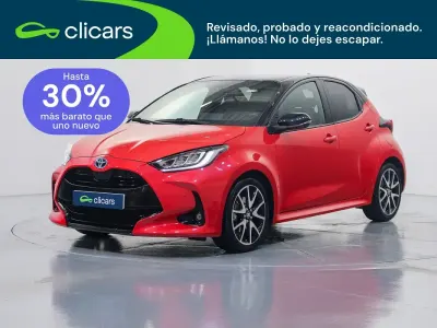 Usado Toyota Yaris Plus 75 CV (55 kW) 2021 Rojo Utilitario