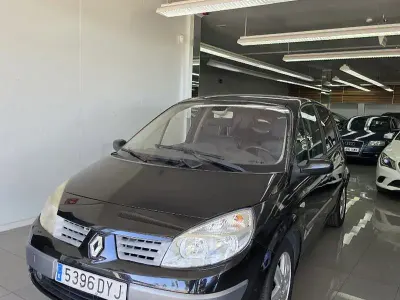Usado Renault Scénic Dynamique 130 CV (95 kW) 2006 Negro Monovolumen