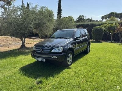 Usado Mercedes ML270 163 CV (119 kW) 2005 Negro SUV