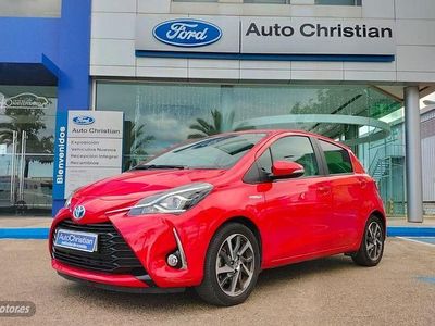 Usado Toyota Yaris Hybrid Active 100 CV (73 kW) 2019 Rojo