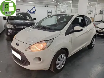Usado Ford Ka Trend 69 CV (50 kW) 2015 Blanco Berlina