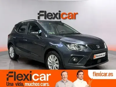 Usado Seat Arona Style 110 CV (80 kW) 2021 Gris SUV