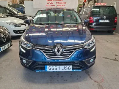 Usado Renault Mégane IV Zen 130 CV (95 kW) 2016 Azul Berlina