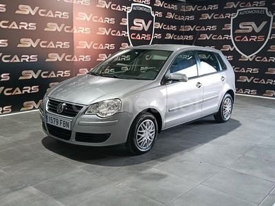 Usado VW Polo Match 75 CV (55 kW) 2006 Gris / plata Berlina