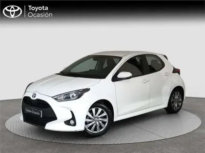 Usado Toyota Yaris Hybrid Active 116 CV (85 kW) 2022 Blanco Utilitario