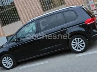 Usado VW Touran Business 115 CV (84 kW) 2017 Negro Monovolumen