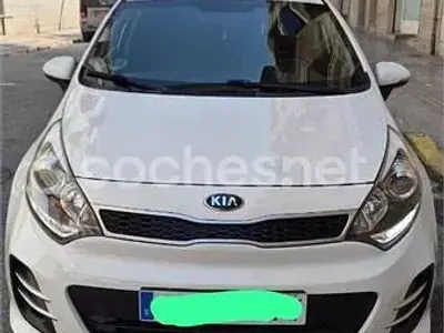 Usado Kia Rio 84 CV (61 kW) 2017 Blanco Berlina