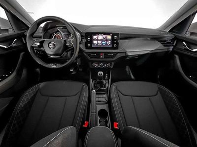 Blanco Usado 2023 Skoda Kamiq Ambition SUV | 19.790 € (Precio justo)