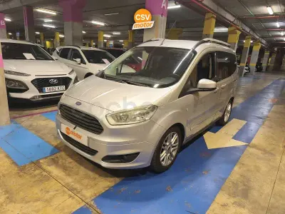 Usado Ford Tourneo Courier Titanium 100 CV (73 kW) 2016 Blanco Monovolumen