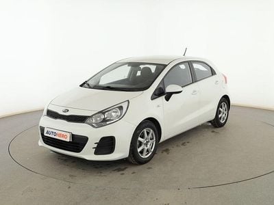 Usado Kia Rio 85 CV (62 kW) 2015 Blanco Berlina