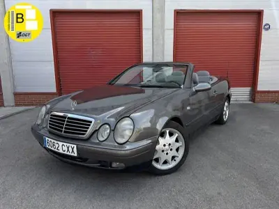 Usado Mercedes CLK230 Elegance 193 CV (141 kW) 2003 Gris / plata Descapotable