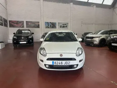 Usado Fiat Punto Pop 75 CV (55 kW) 2015 Blanco Utilitario